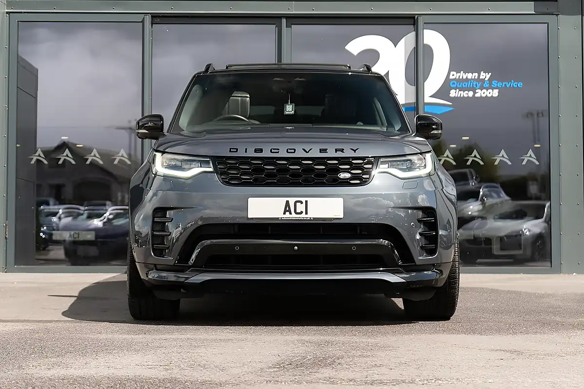 Used 2024 Land Rover Discovery R-Dynamic Hse Varesine Blue - Interior and Exterior details 5
