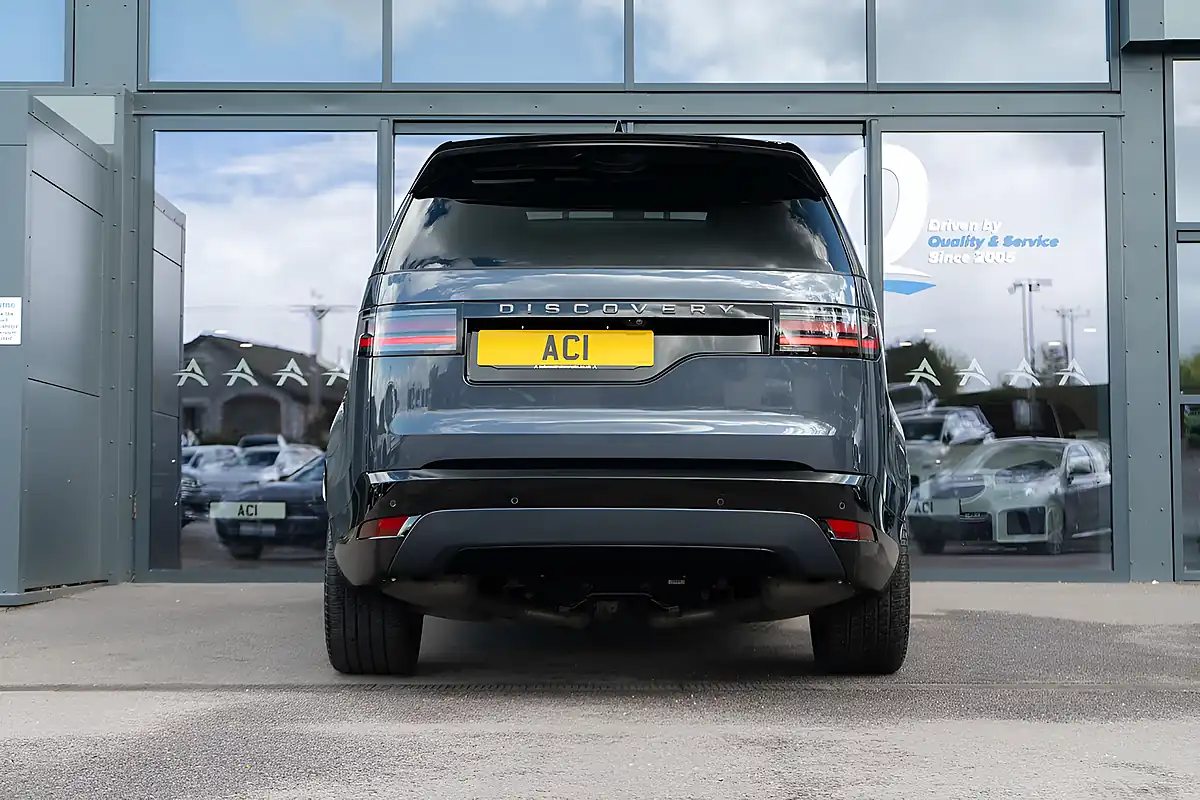Used 2024 Land Rover Discovery R-Dynamic Hse Varesine Blue - Interior and Exterior details 6