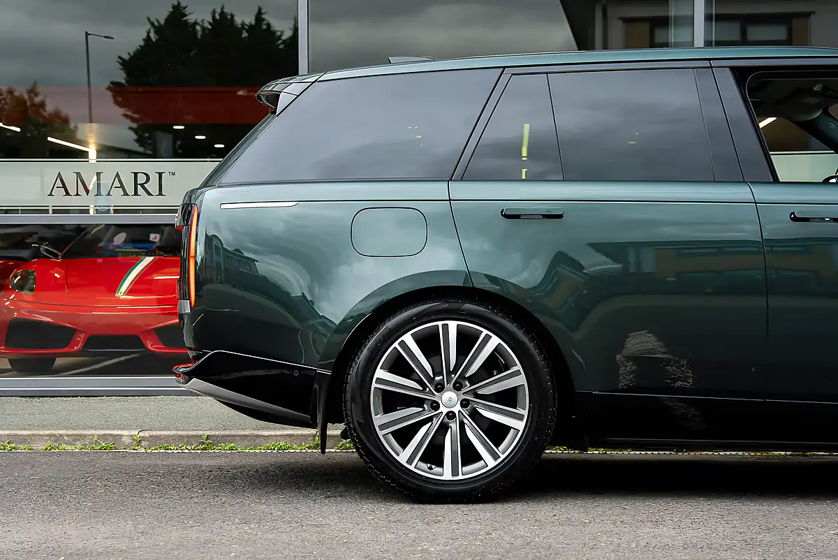 Used 2024 Land Rover Range Rover Autobiography Belgravia Green - Interior and Exterior details 16