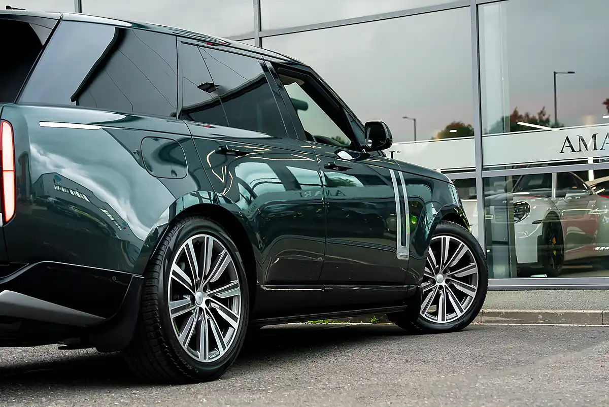 Used 2024 Land Rover Range Rover Autobiography Belgravia Green - Interior and Exterior details 19