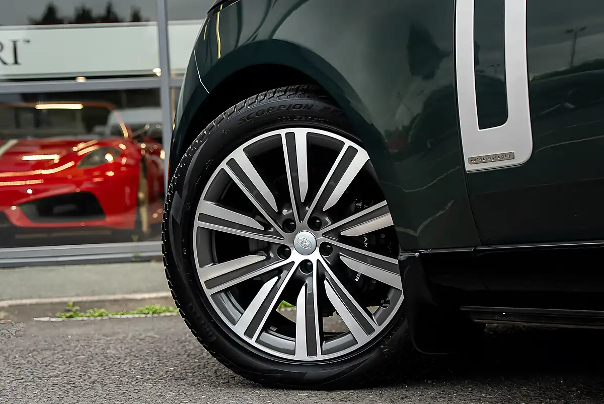 Used 2024 Land Rover Range Rover Autobiography Belgravia Green - Interior and Exterior details 20