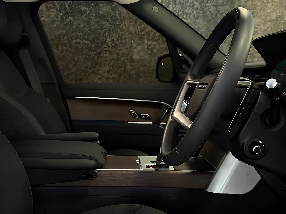 Used 2024 Land Rover Range Rover Autobiography Black - Interior and Exterior details 3