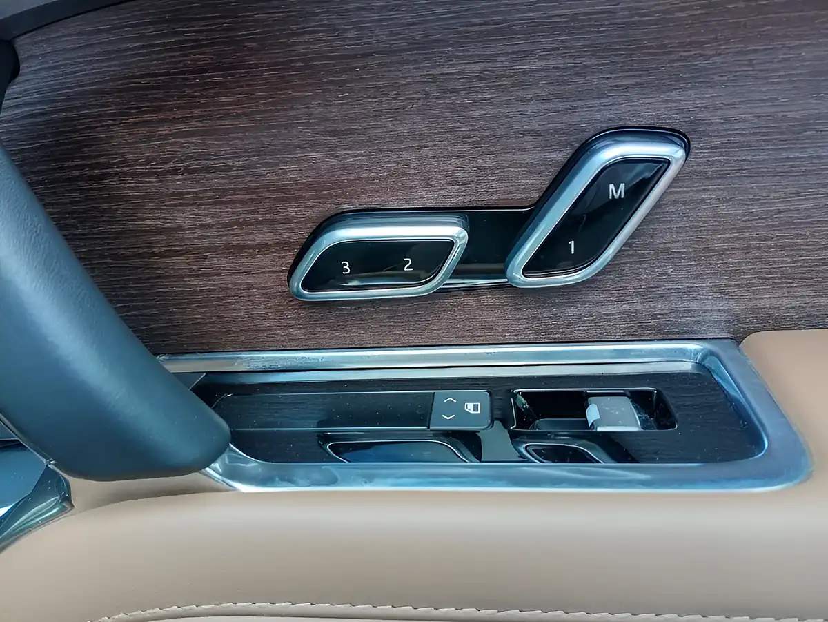 Used 2024 Land Rover Range Rover Autobiography Green - Interior and Exterior details 15