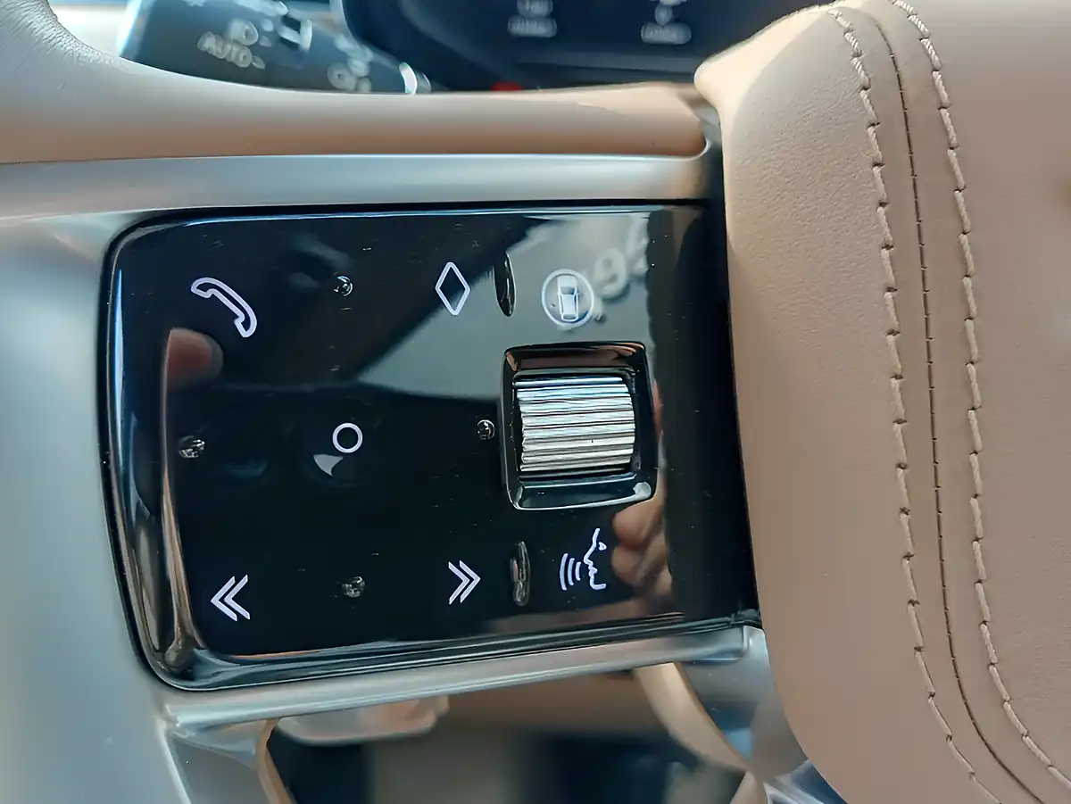 Used 2024 Land Rover Range Rover Autobiography Green - Interior and Exterior details 6