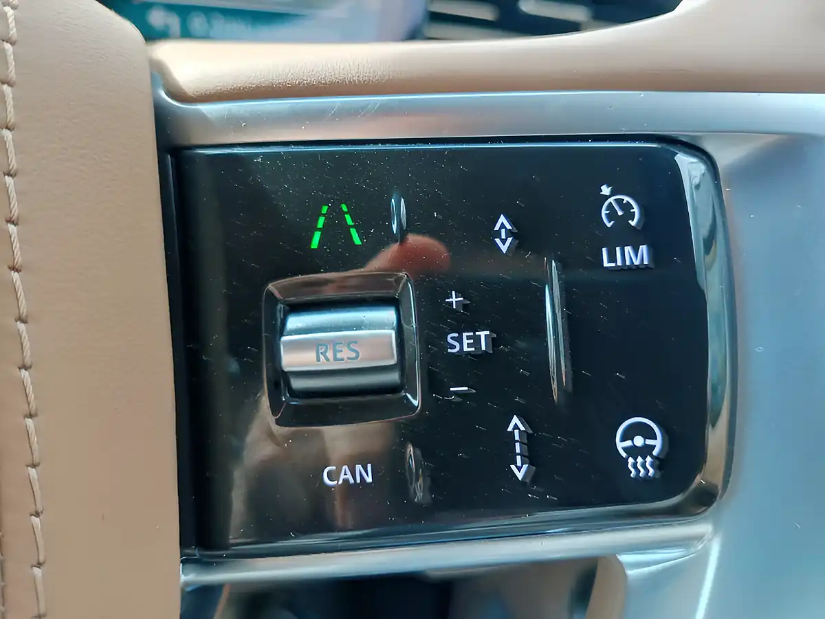 Used 2024 Land Rover Range Rover Autobiography Green - Interior and Exterior details 7