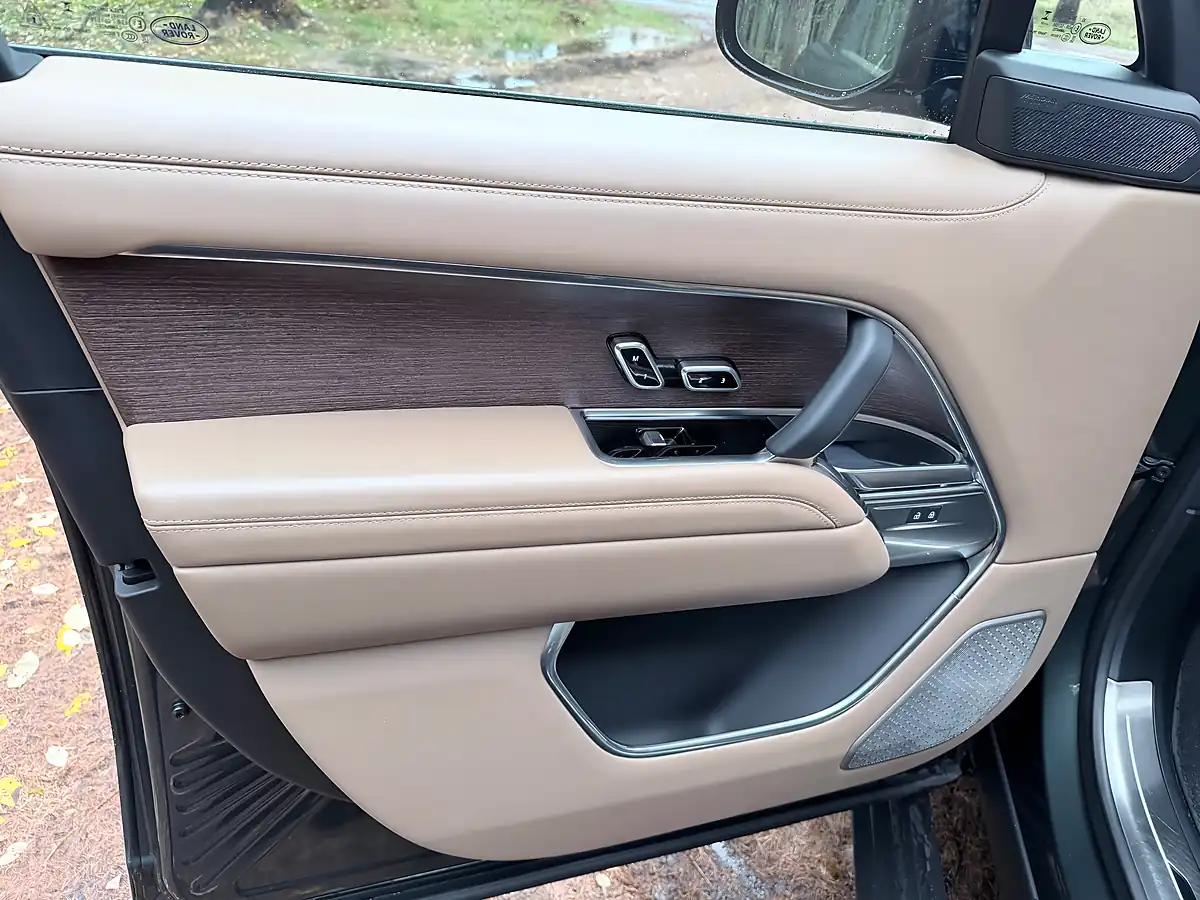 Used 2024 Land Rover Range Rover Autobiography Green - Interior and Exterior details 12