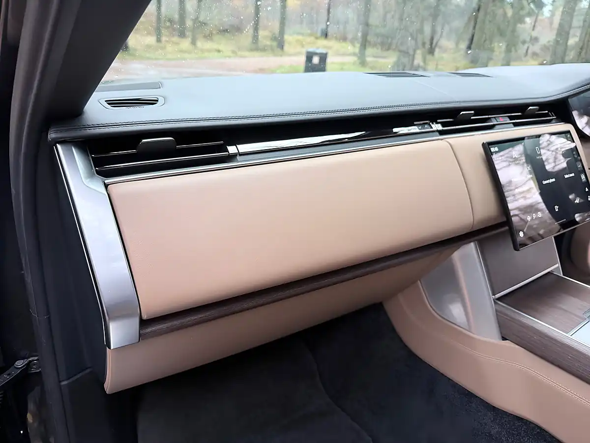 Used 2024 Land Rover Range Rover Autobiography Green - Interior and Exterior details 13