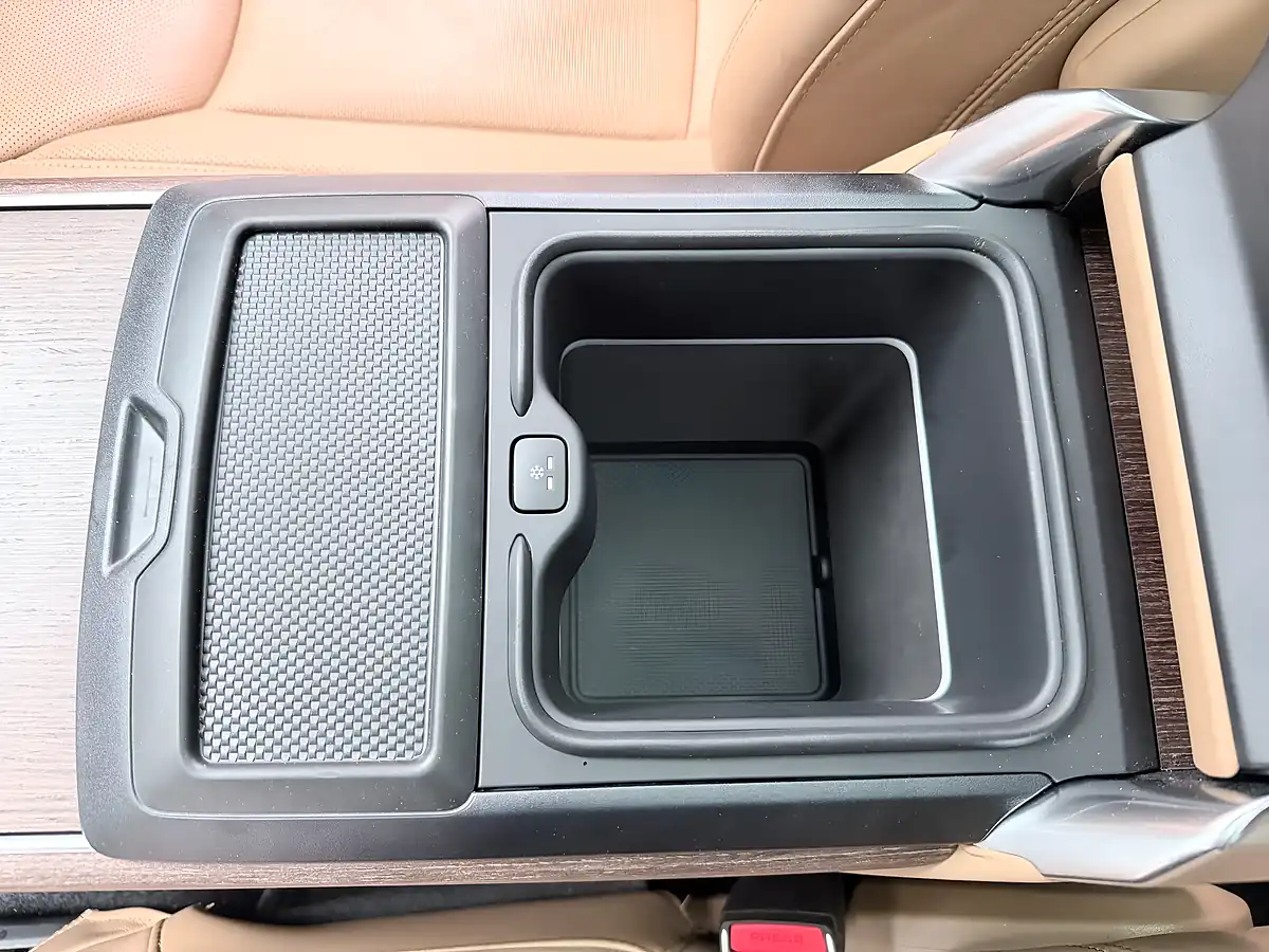 Used 2024 Land Rover Range Rover Autobiography Green - Interior and Exterior details 15