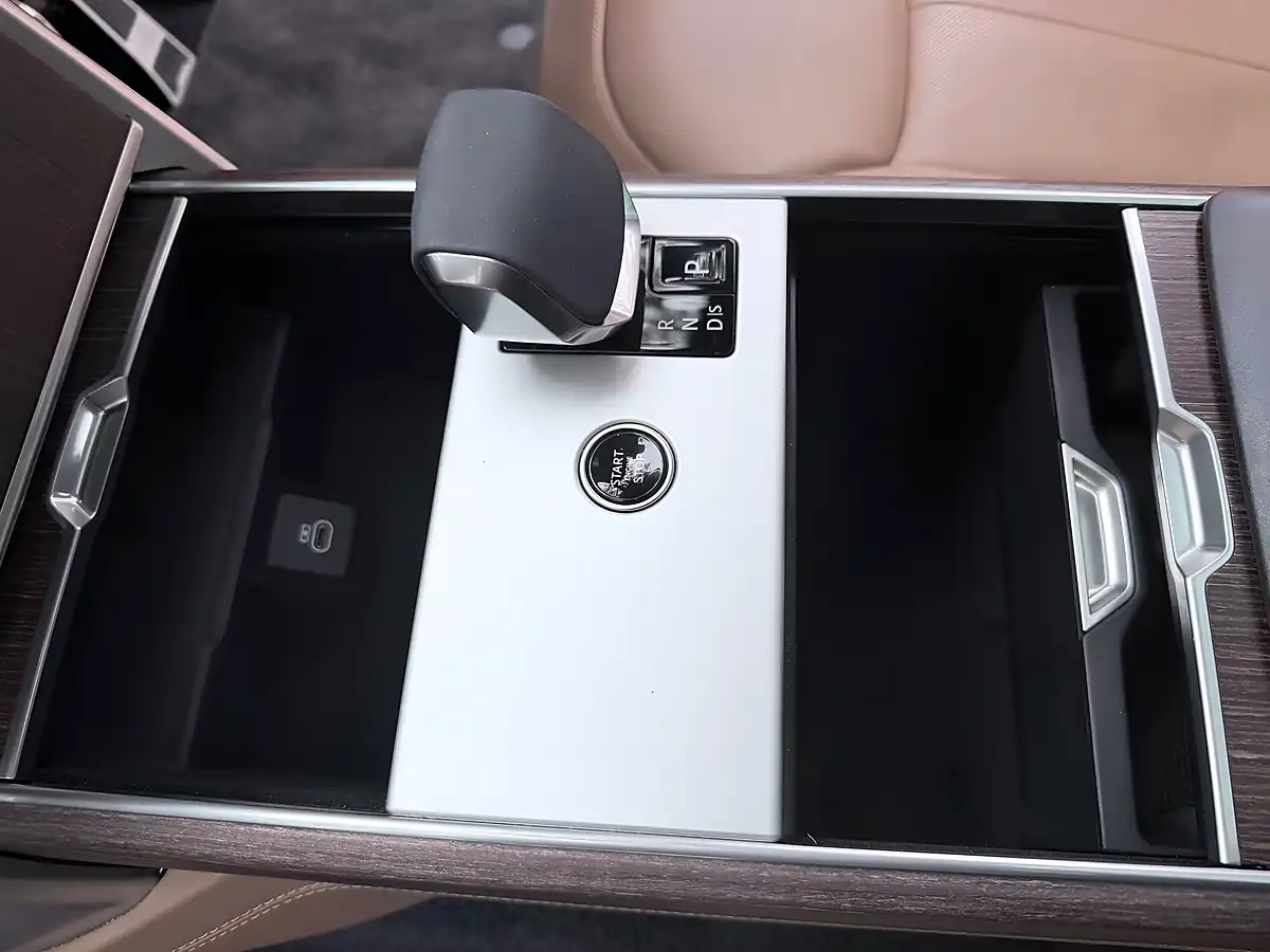 Used 2024 Land Rover Range Rover Autobiography Green - Interior and Exterior details 16