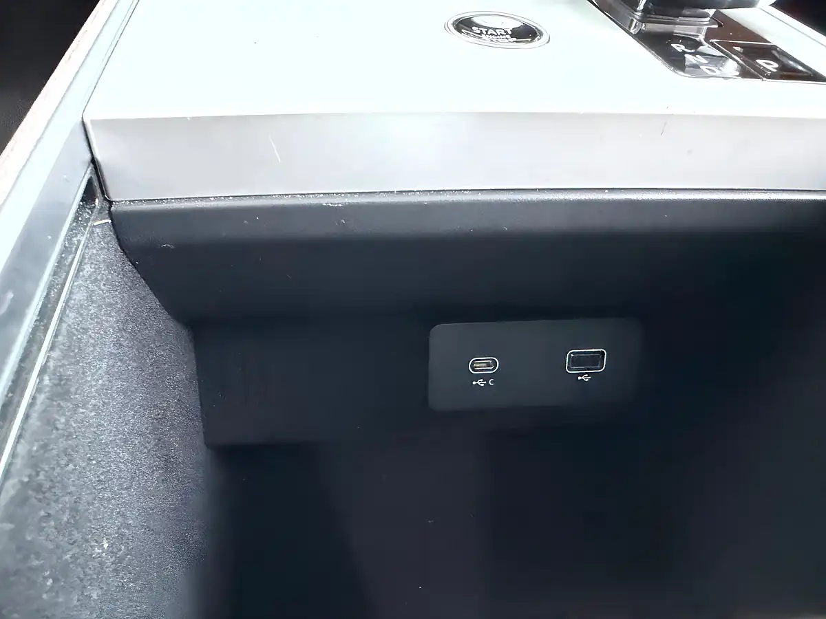Used 2024 Land Rover Range Rover Autobiography Green - Interior and Exterior details 17