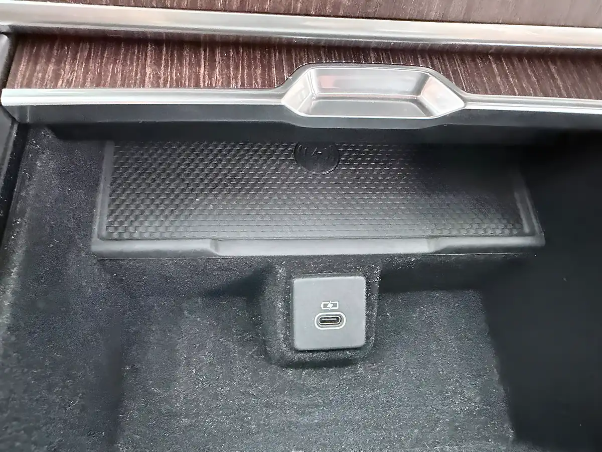 Used 2024 Land Rover Range Rover Autobiography Green - Interior and Exterior details 18