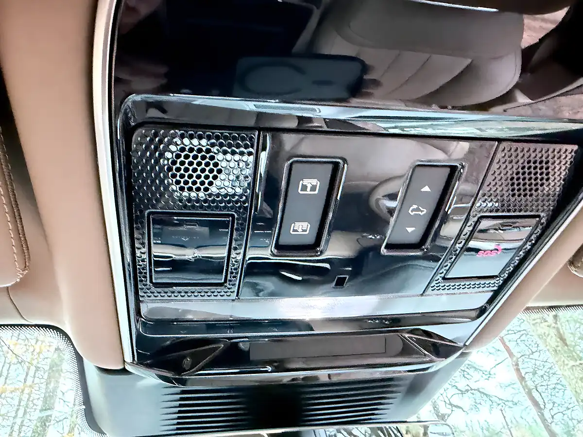 Used 2024 Land Rover Range Rover Autobiography Green - Interior and Exterior details 20