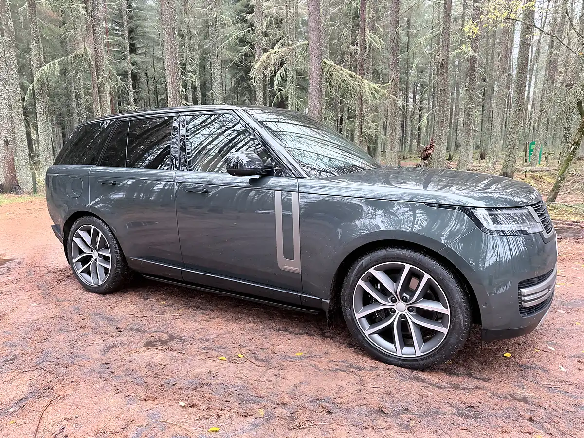 Used 2024 Land Rover Range Rover Autobiography Green - Interior and Exterior details 3