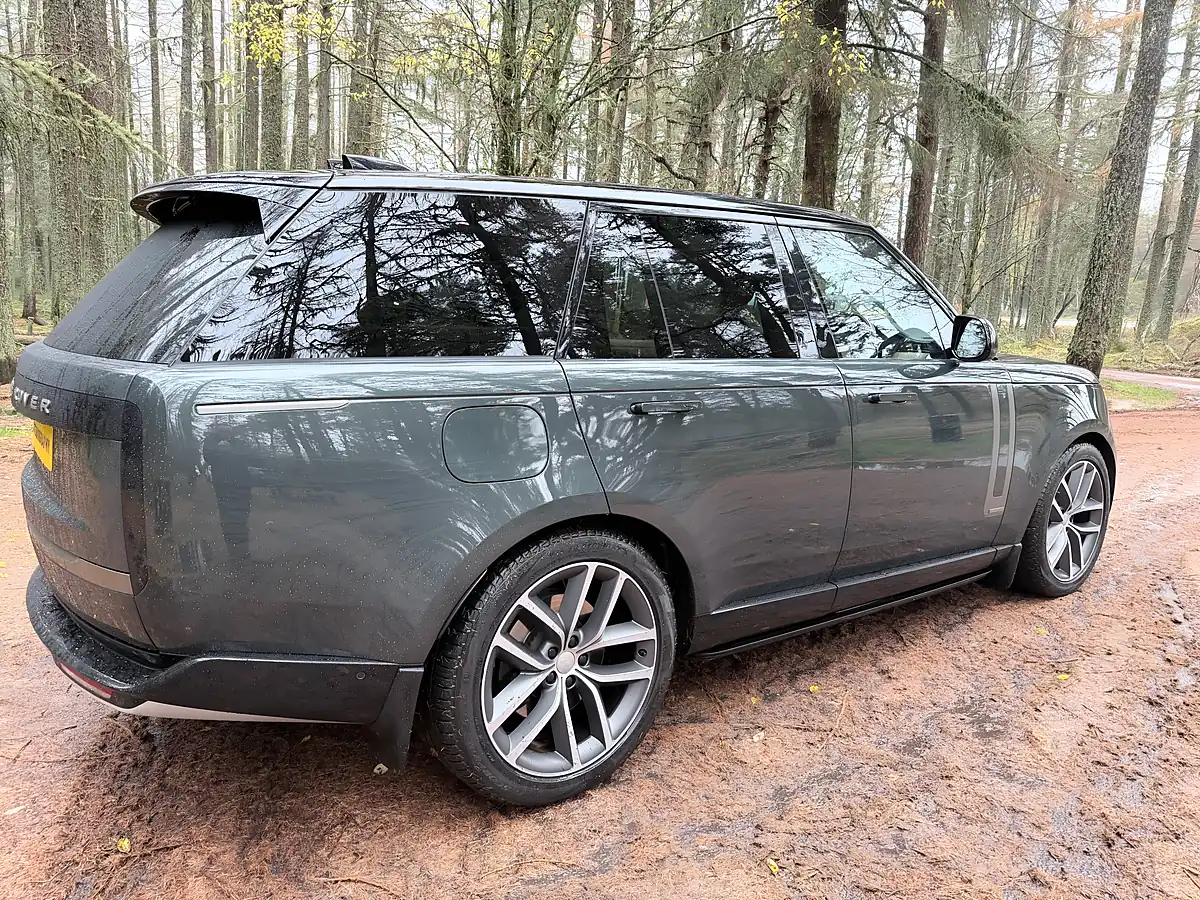 Used 2024 Land Rover Range Rover Autobiography Green - Interior and Exterior details 6