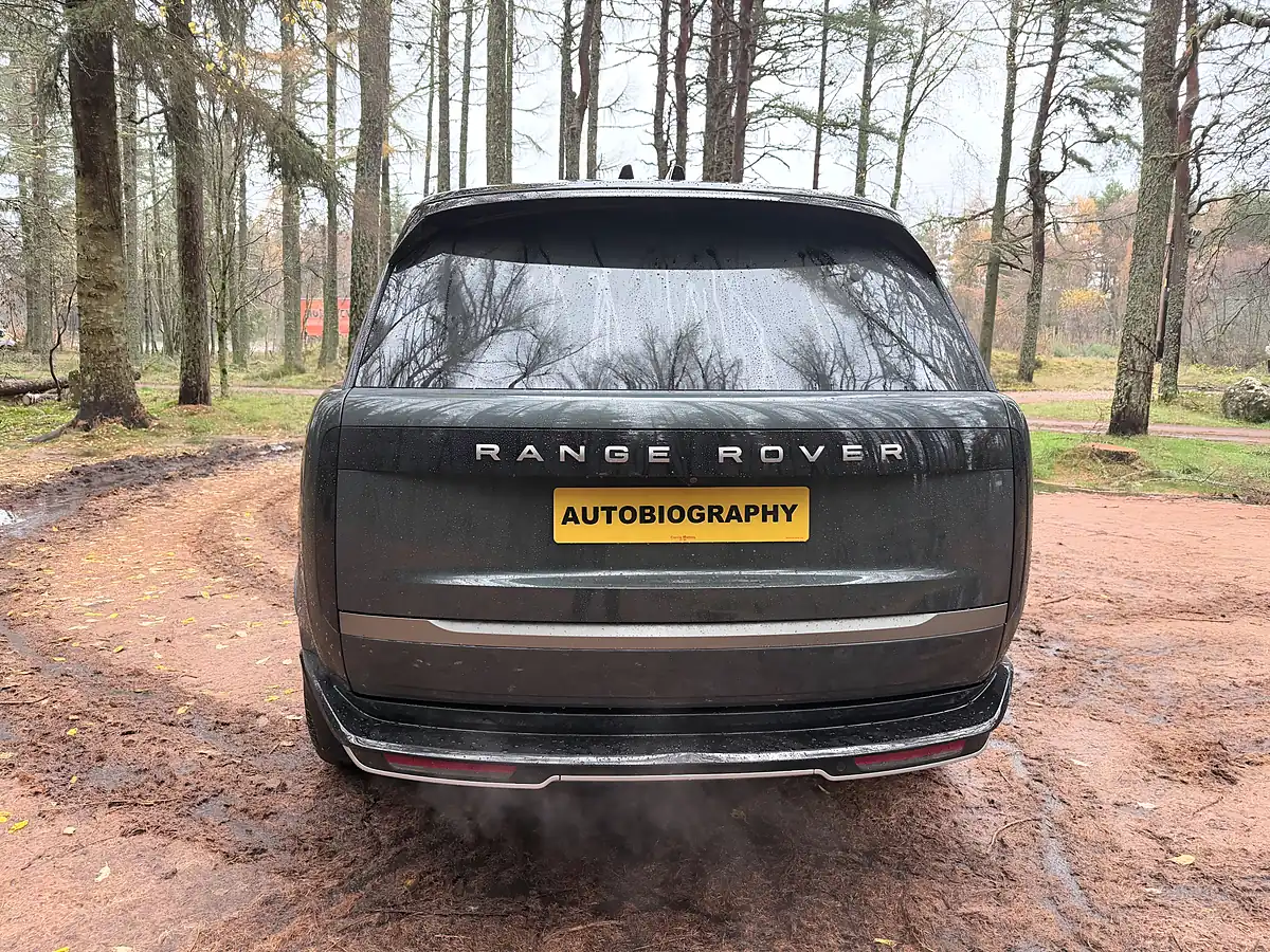 Used 2024 Land Rover Range Rover Autobiography Green - Interior and Exterior details 7