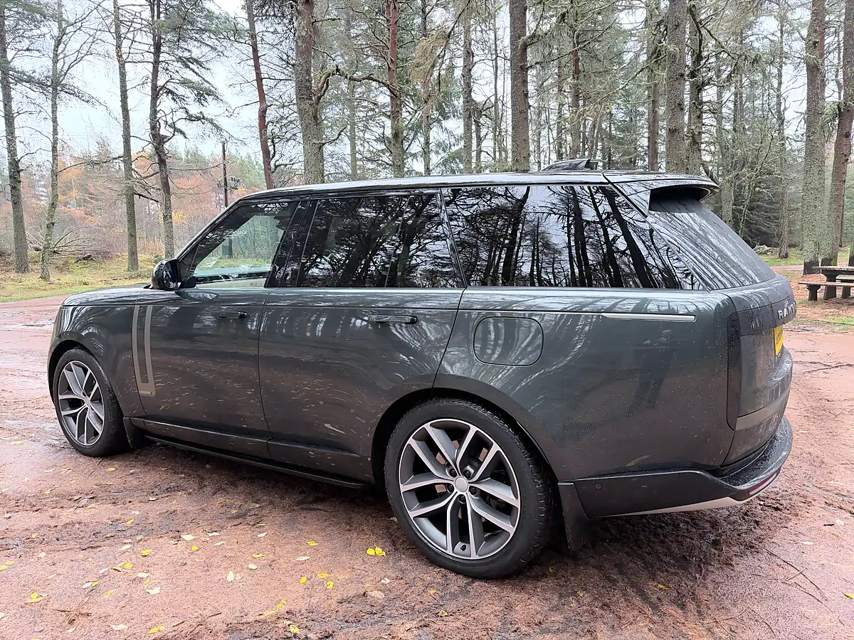 Used 2024 Land Rover Range Rover Autobiography Green - Interior and Exterior details 9
