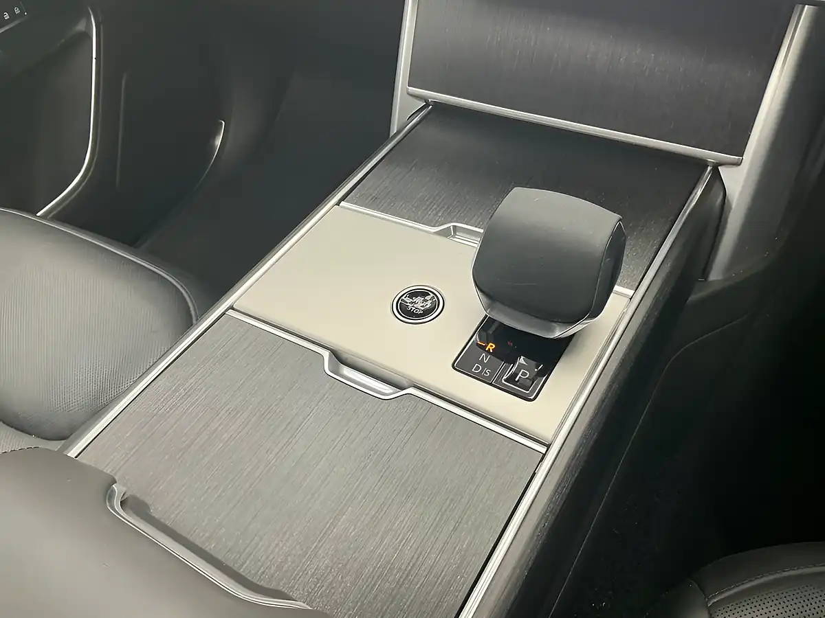 Used 2024 Land Rover Range Rover Hse Black - Interior and Exterior details 12
