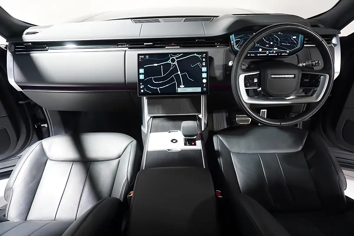Used 2024 Land Rover Range Rover Hse Carpathian Grey - Interior and Exterior details 7