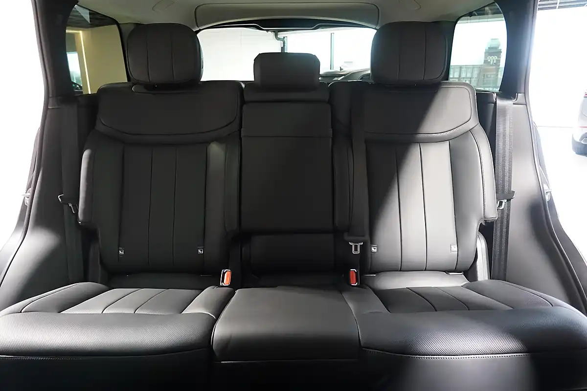 Used 2024 Land Rover Range Rover Hse Carpathian Grey - Interior and Exterior details 9