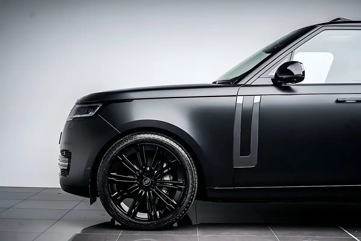 Used 2024 Land Rover Range Rover Se Black - Interior and Exterior details 12