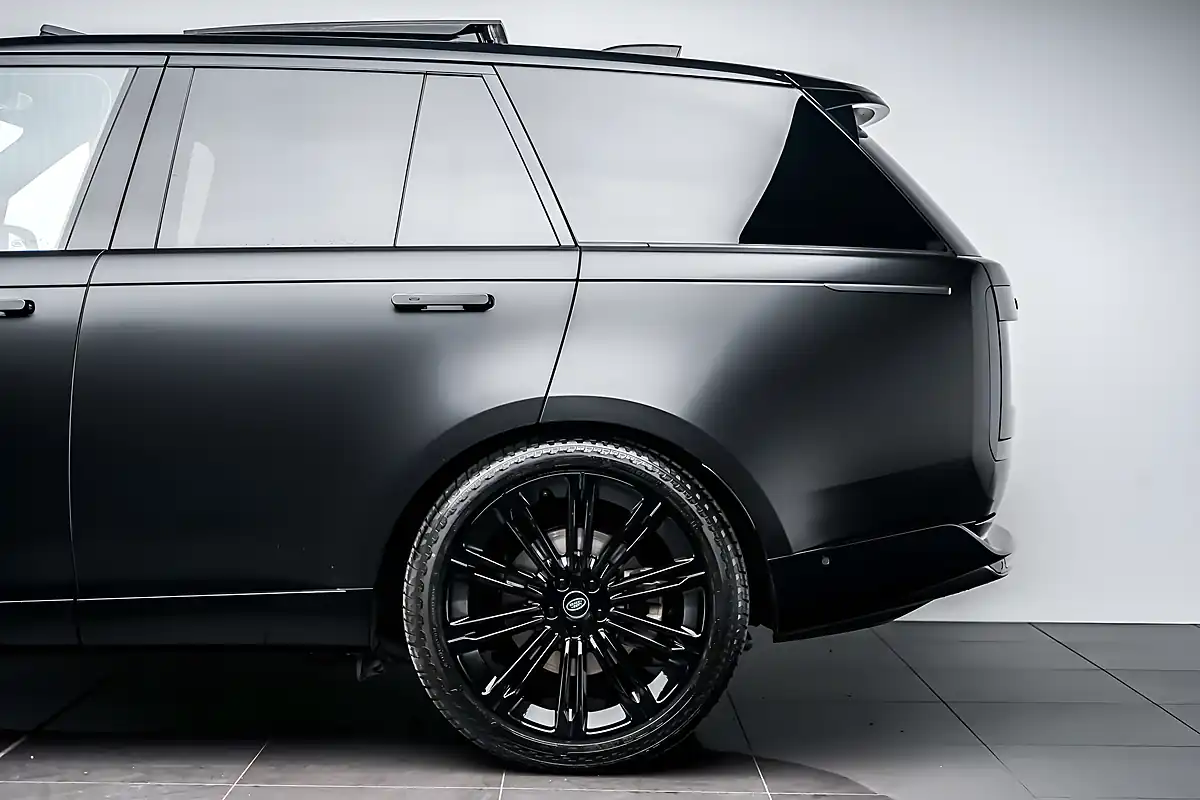 Used 2024 Land Rover Range Rover Se Black - Interior and Exterior details 13