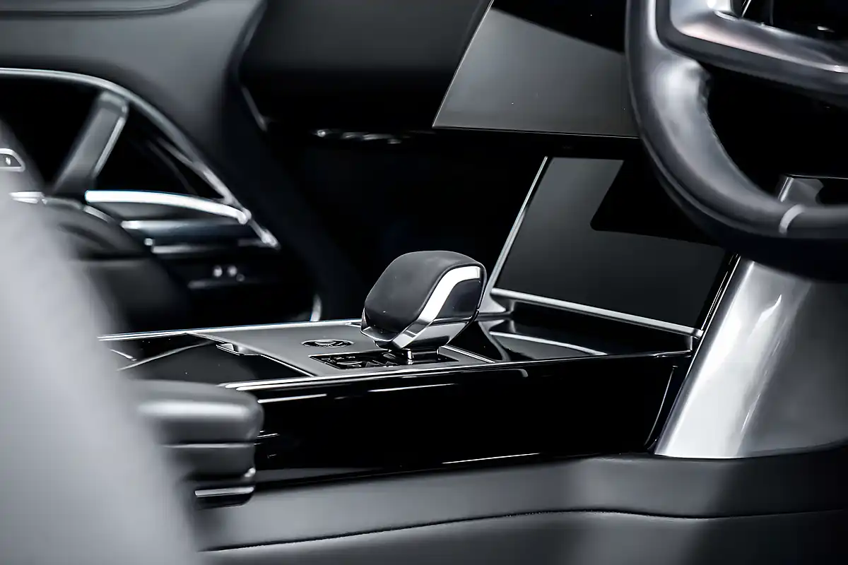 Used 2024 Land Rover Range Rover Se Black - Interior and Exterior details 16