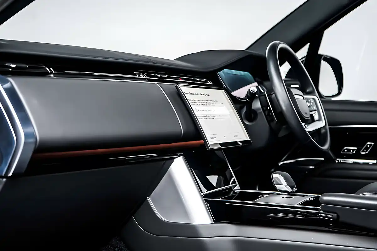 Used 2024 Land Rover Range Rover Se Black - Interior and Exterior details 18