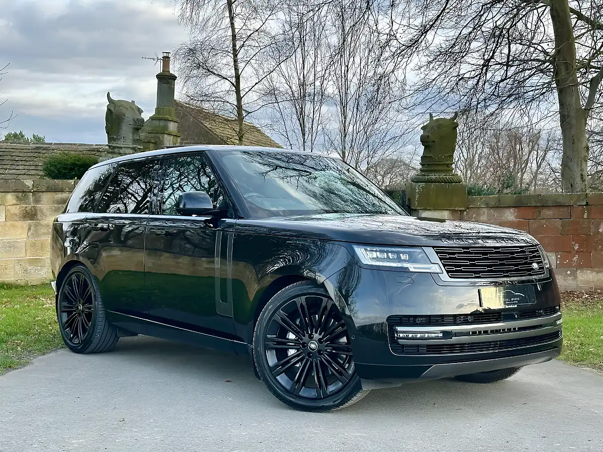 Used 2024 Land Rover Range Rover Se Santorini Black - Front View