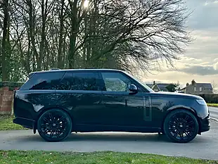 Used 2024 Land Rover Range Rover Se Santorini Black - Interior and Exterior details 3