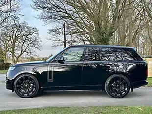 Used 2024 Land Rover Range Rover Se Santorini Black - Interior and Exterior details 4
