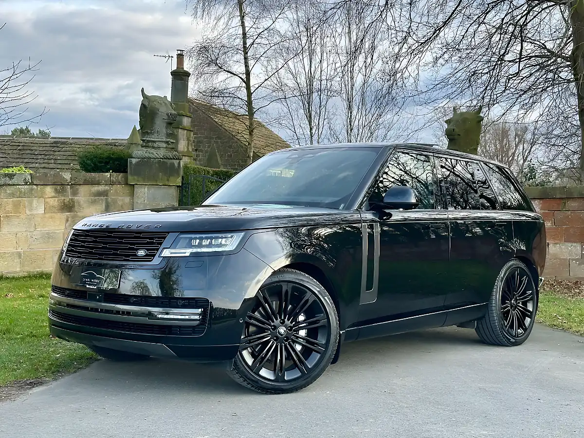 Used 2024 Land Rover Range Rover Se Santorini Black - Interior and Exterior details 6