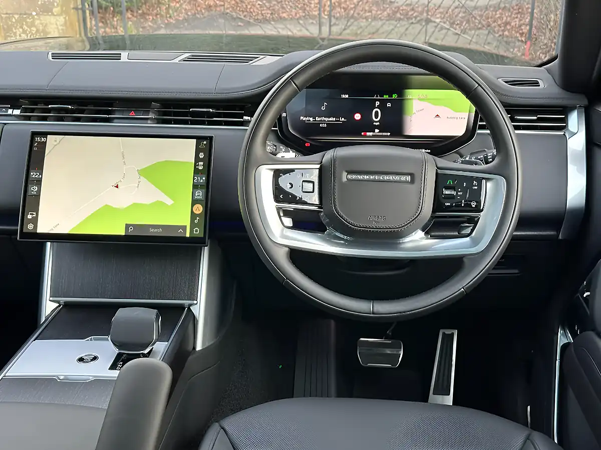 Used 2024 Land Rover Range Rover Se Santorini Black - Interior and Exterior details 9