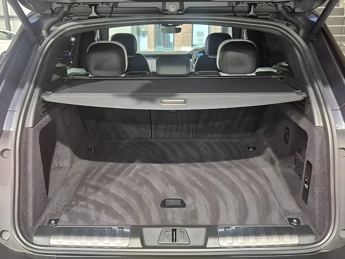 Used 2024 Land Rover Range Rover Sport Dynamic Se Blue - Interior and Exterior details 14