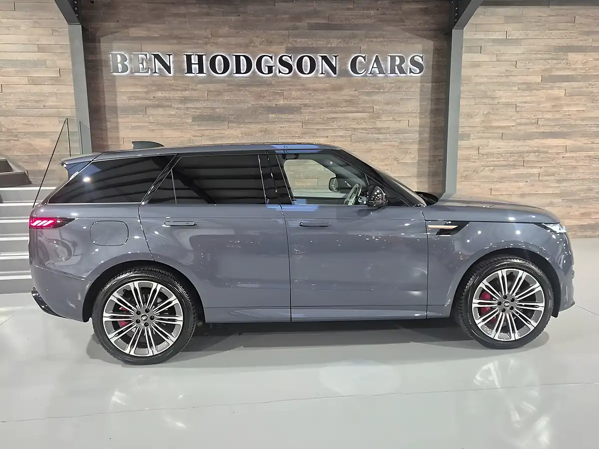 Used 2024 Land Rover Range Rover Sport Dynamic Se Blue - Interior and Exterior details 4