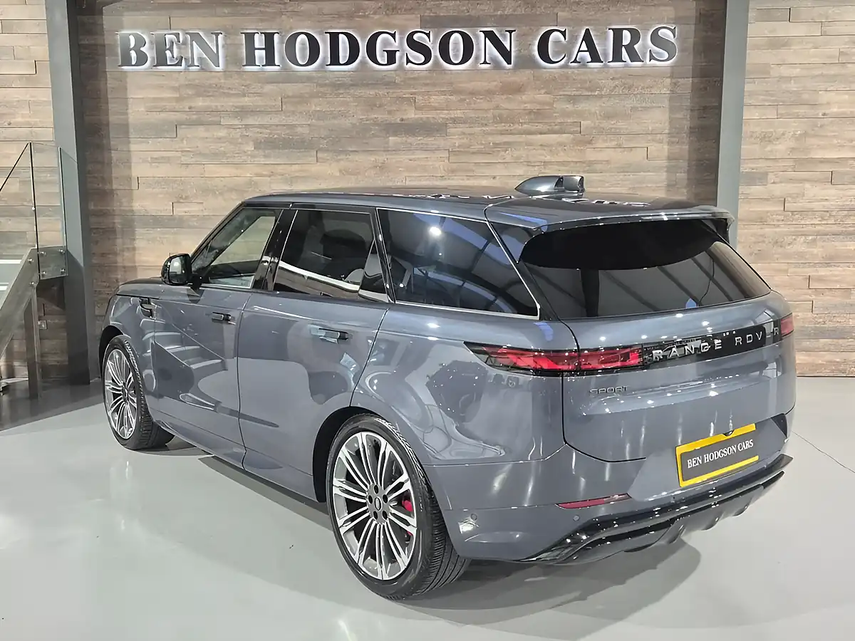 Used 2024 Land Rover Range Rover Sport Dynamic Se Blue - Interior and Exterior details 7