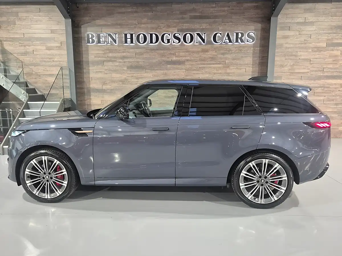 Used 2024 Land Rover Range Rover Sport Dynamic Se Blue - Interior and Exterior details 8