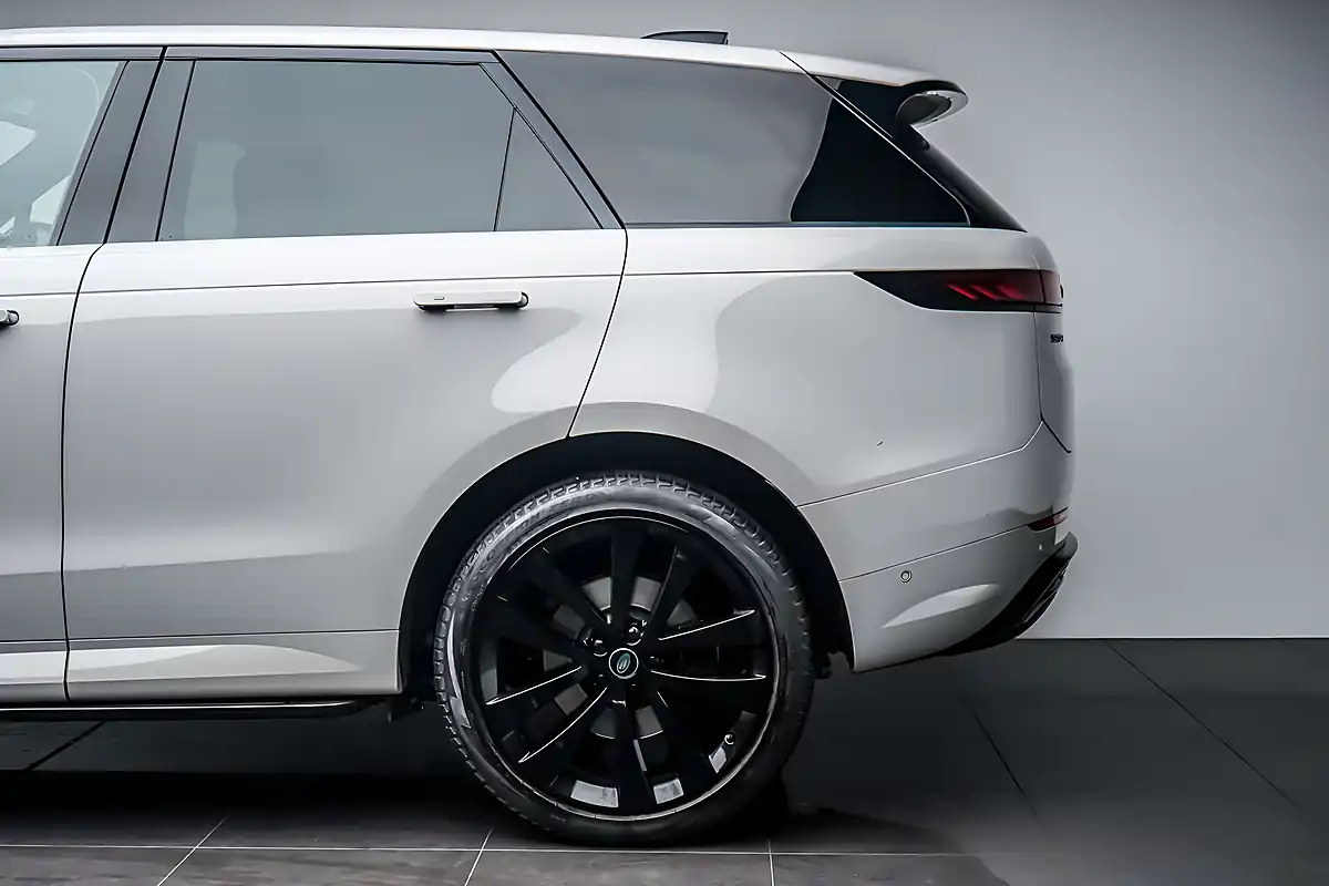 Used 2024 Land Rover Range Rover Sport Dynamic Se Borasco Grey - Interior and Exterior details 13