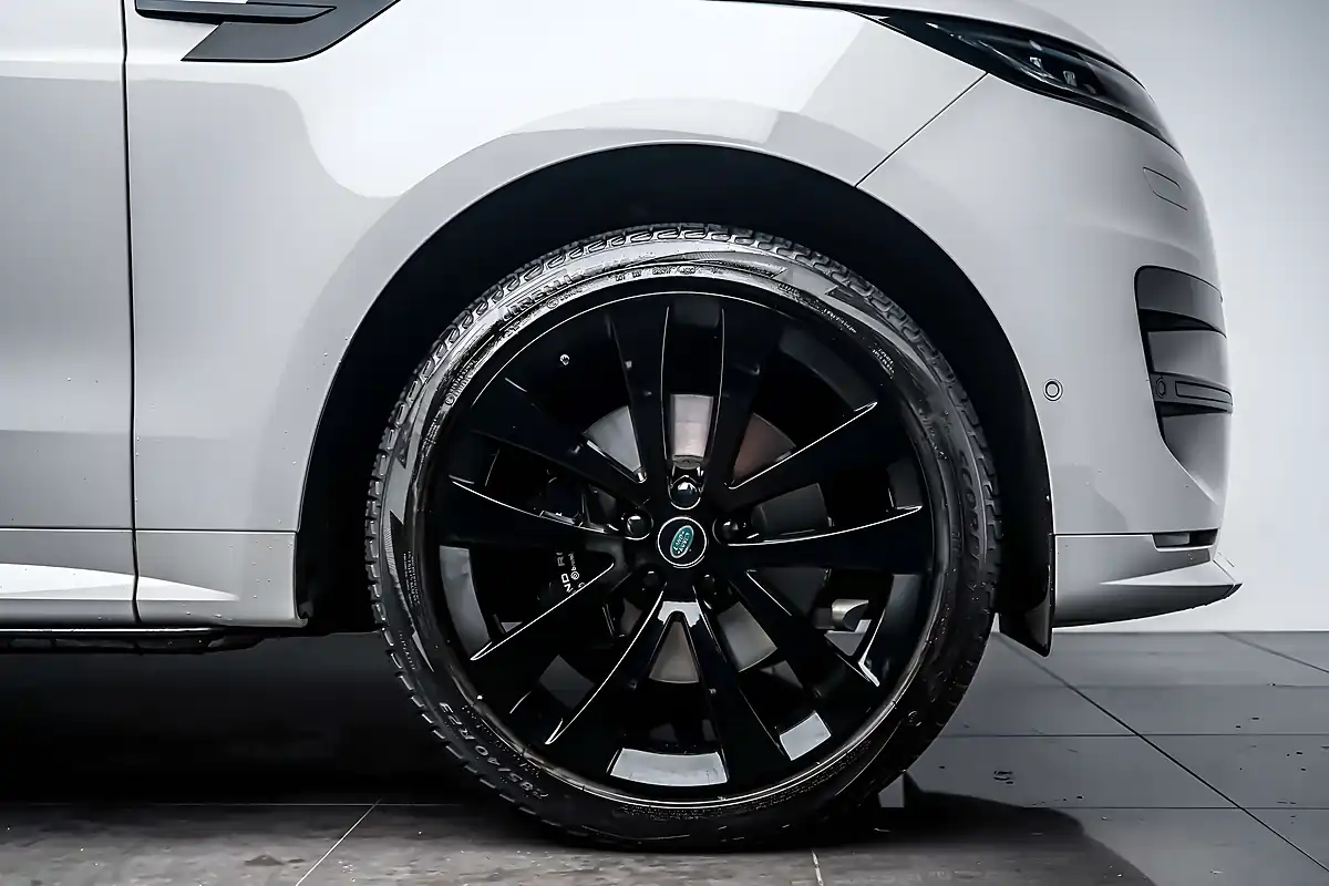Used 2024 Land Rover Range Rover Sport Dynamic Se Borasco Grey - Interior and Exterior details 9