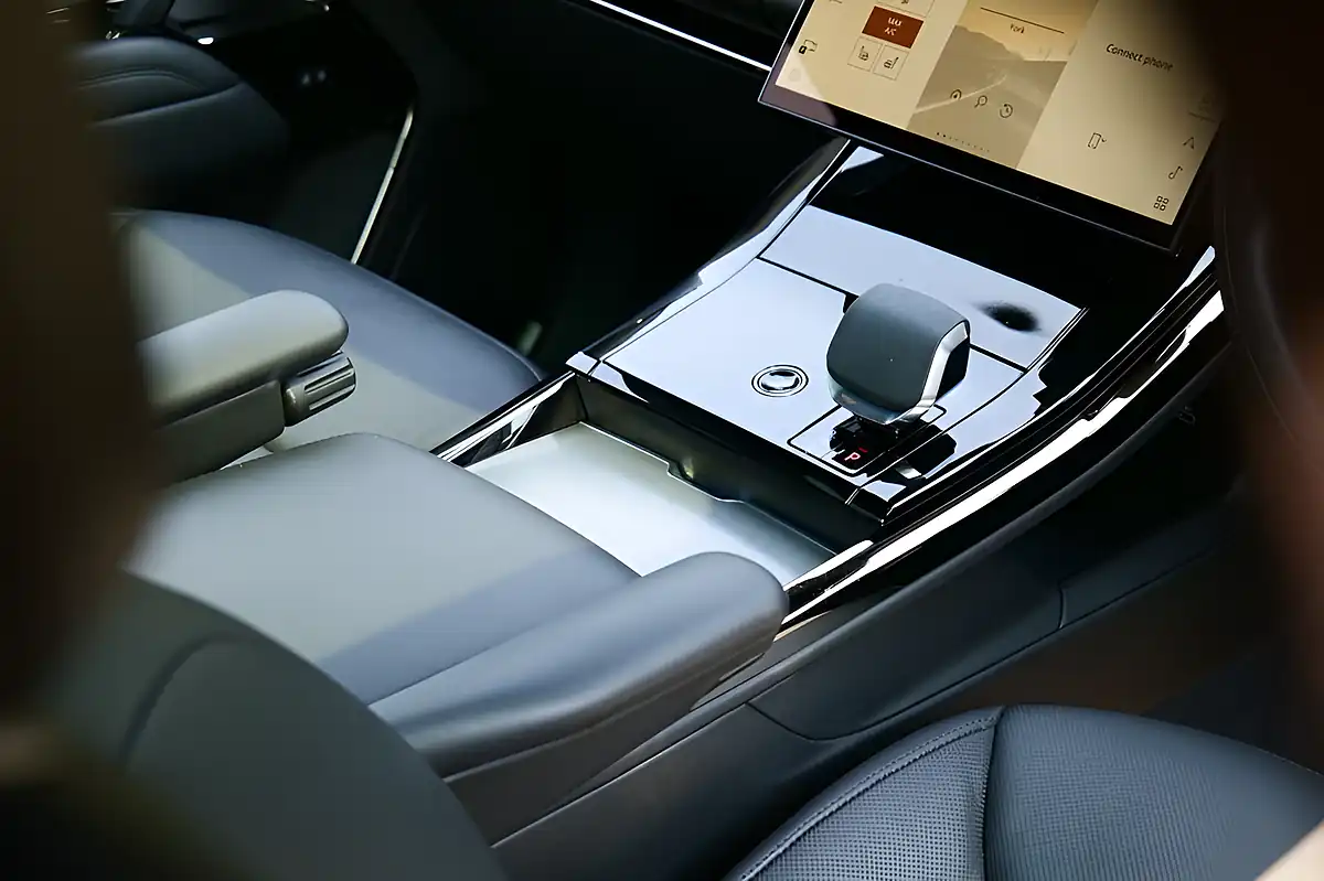 Used 2024 Land Rover Range Rover Sport Dynamic Se Grey - Interior and Exterior details 12