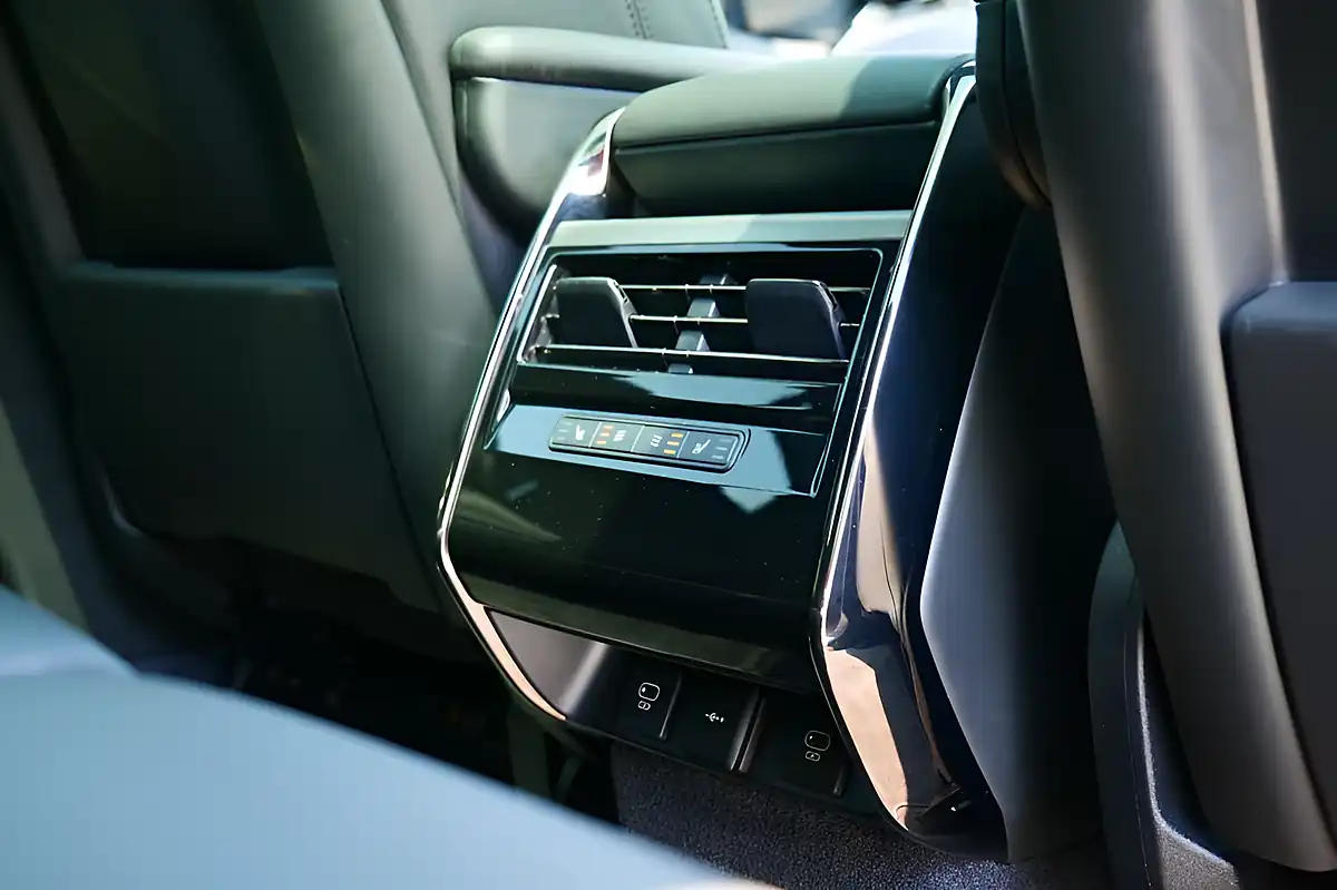 Used 2024 Land Rover Range Rover Sport Dynamic Se Grey - Interior and Exterior details 15
