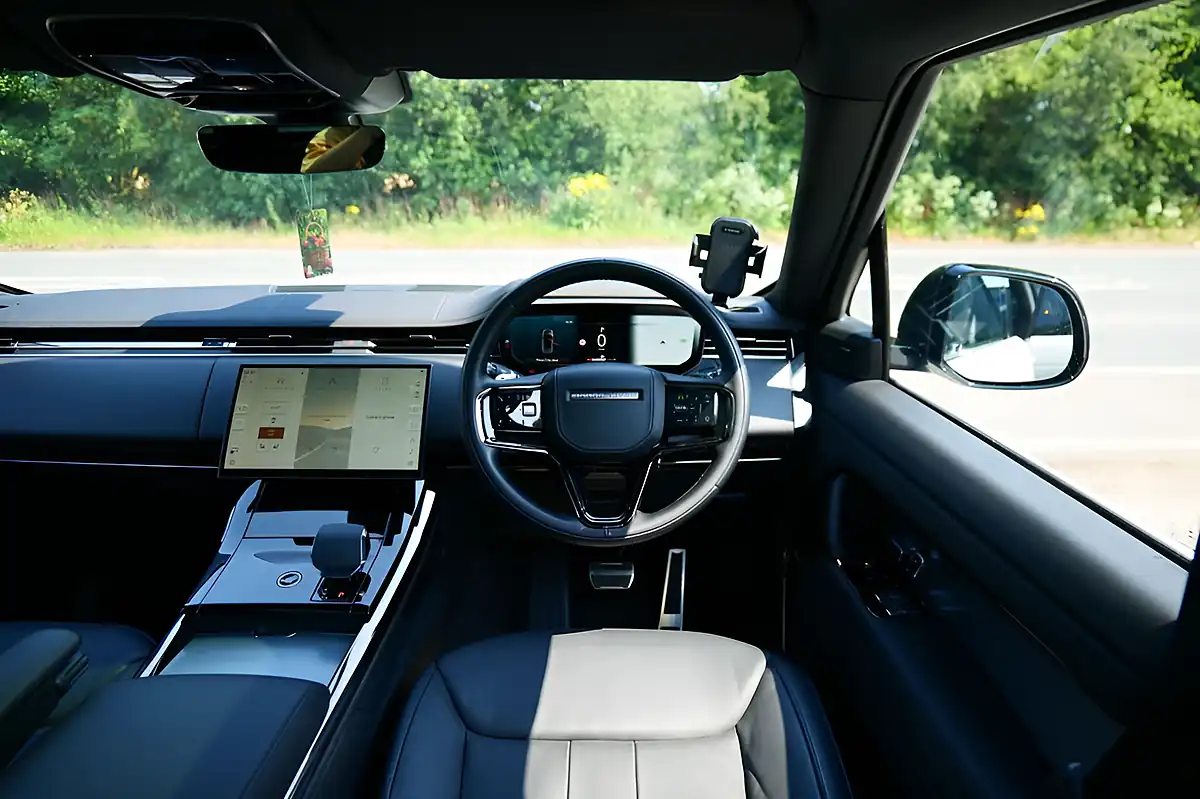Used 2024 Land Rover Range Rover Sport Dynamic Se Grey - Interior and Exterior details 8