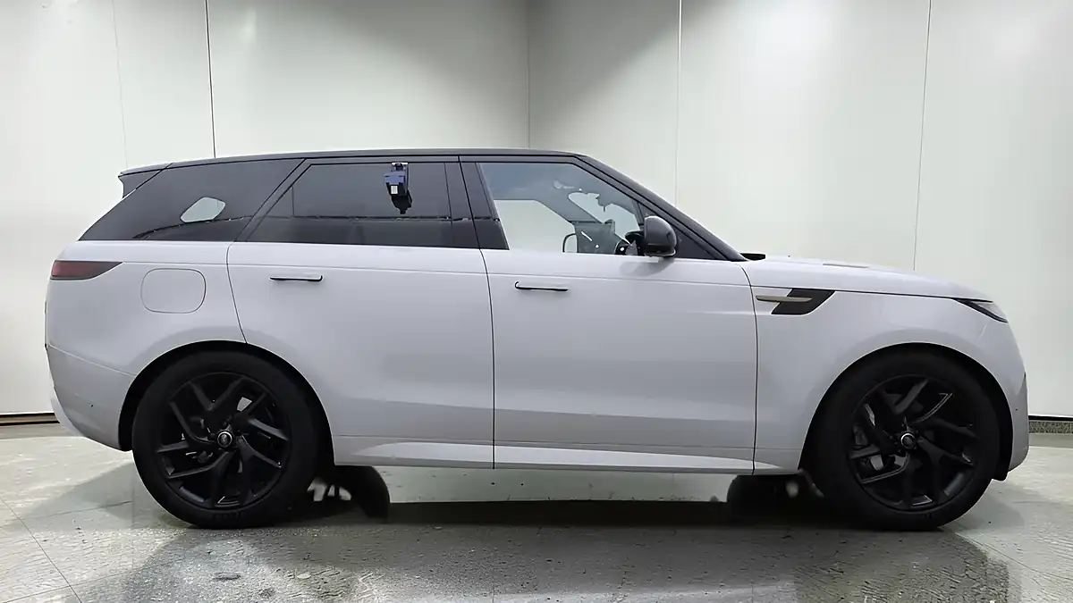 Used 2024 Land Rover Range Rover Sport Dynamic Se Grey - Interior and Exterior details 10