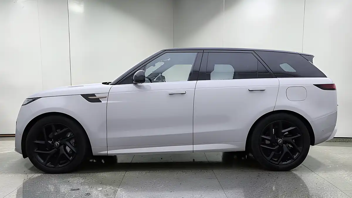 Used 2024 Land Rover Range Rover Sport Dynamic Se Grey - Interior and Exterior details 11