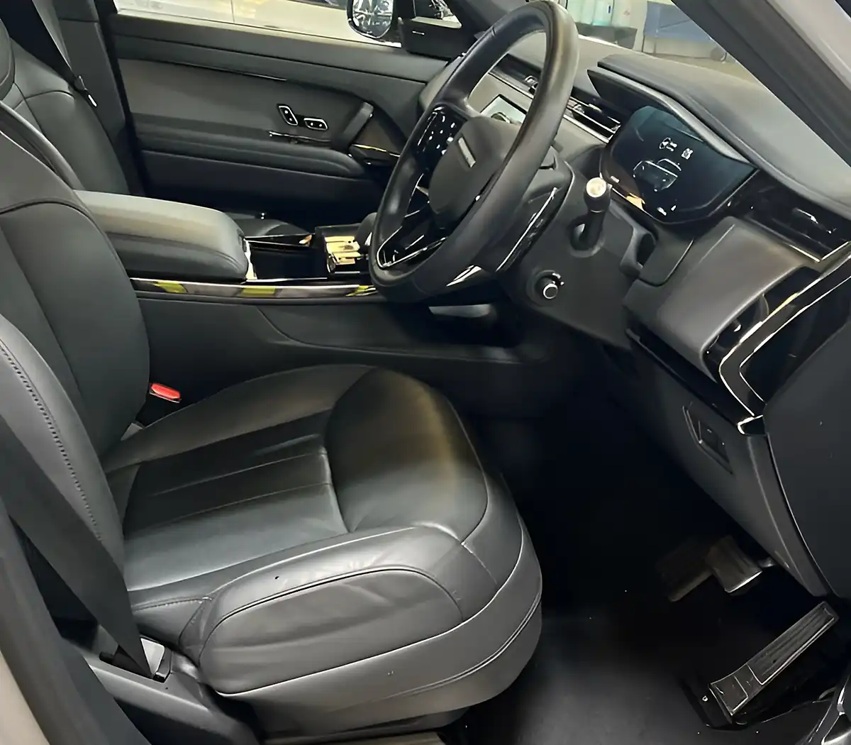 Used 2024 Land Rover Range Rover Sport Dynamic Se Grey - Interior and Exterior details 3
