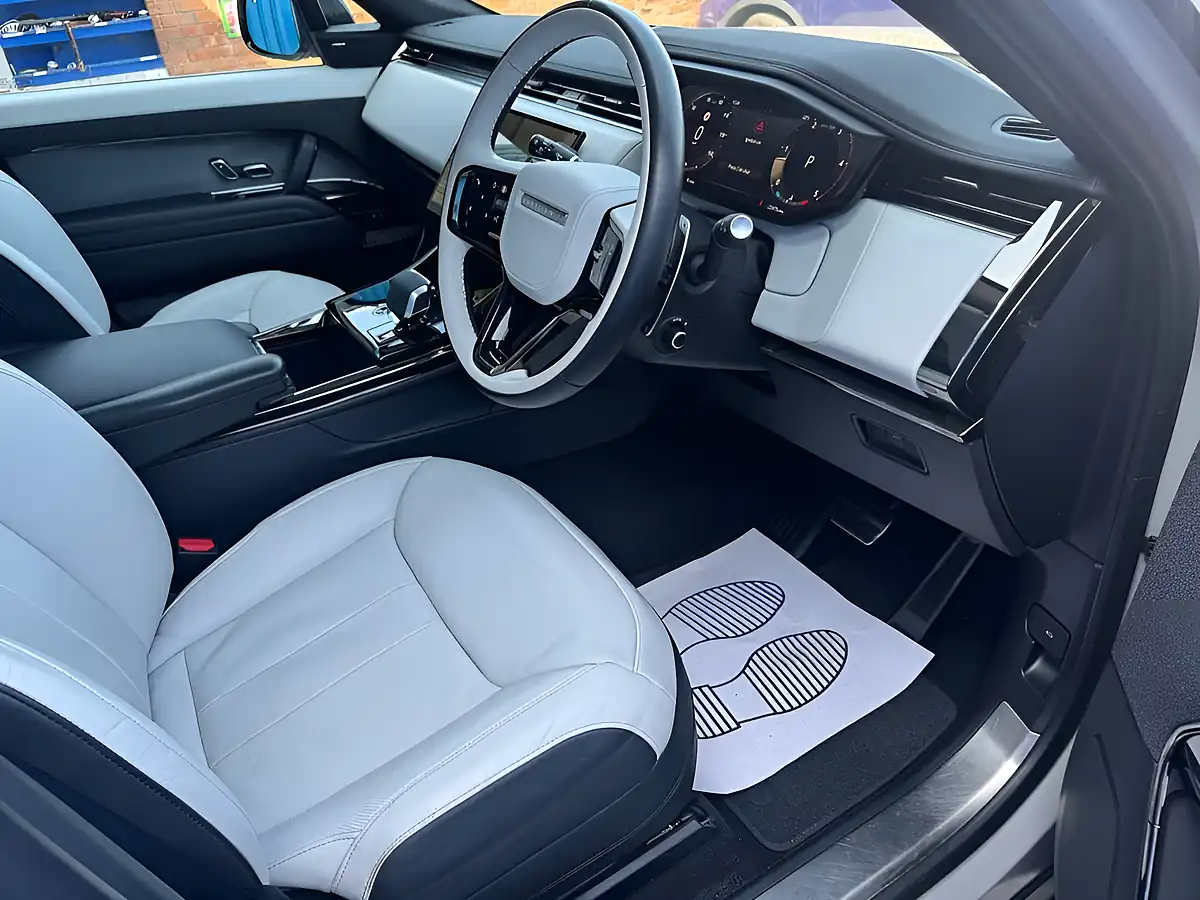 Used 2024 Land Rover Range Rover Sport Dynamic Se Grey - Interior and Exterior details 4