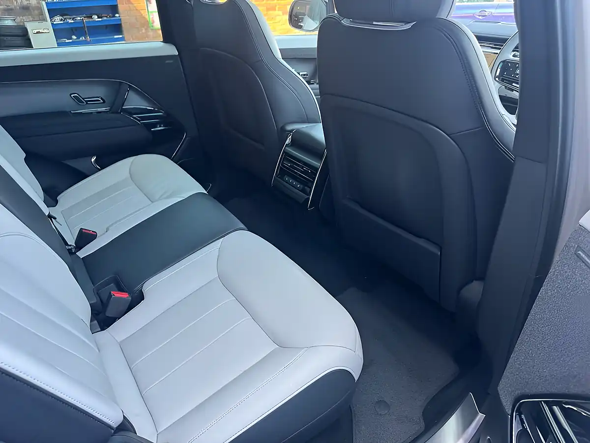 Used 2024 Land Rover Range Rover Sport Dynamic Se Grey - Interior and Exterior details 6