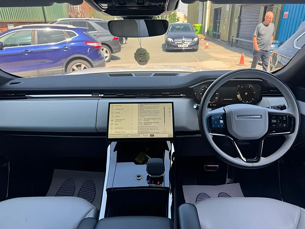 Used 2024 Land Rover Range Rover Sport Dynamic Se Grey - Interior and Exterior details 8