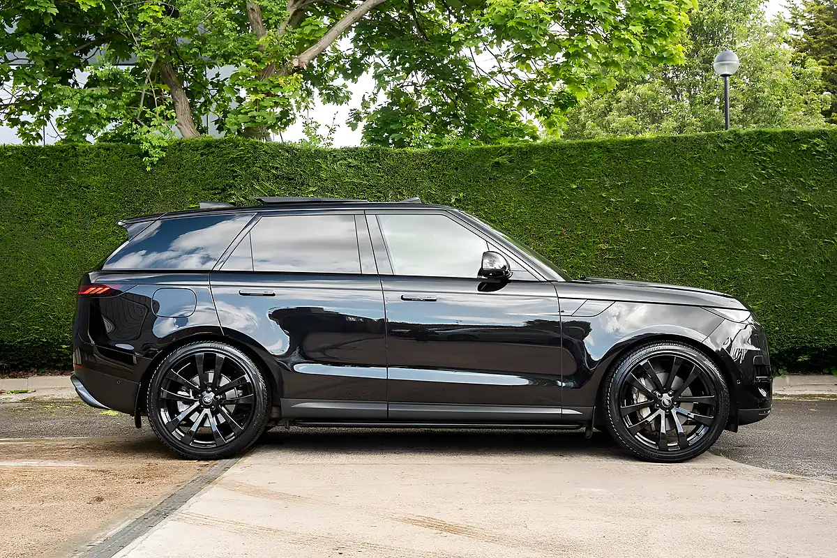 Used 2024 Land Rover Range Rover Sport Se Black - Interior and Exterior details 6