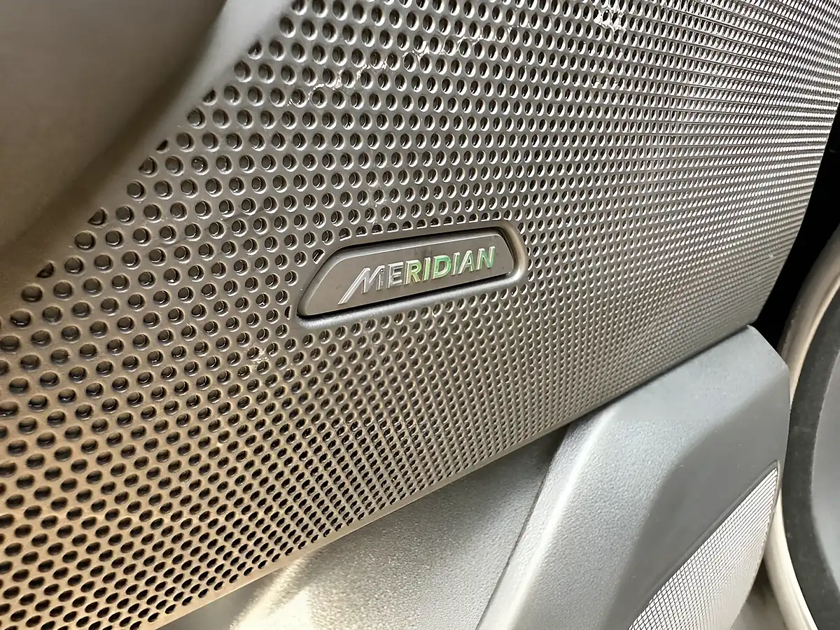 Used 2024 Land Rover Range Rover Velar Dynamic Se Santorini Black - Interior and Exterior details 16