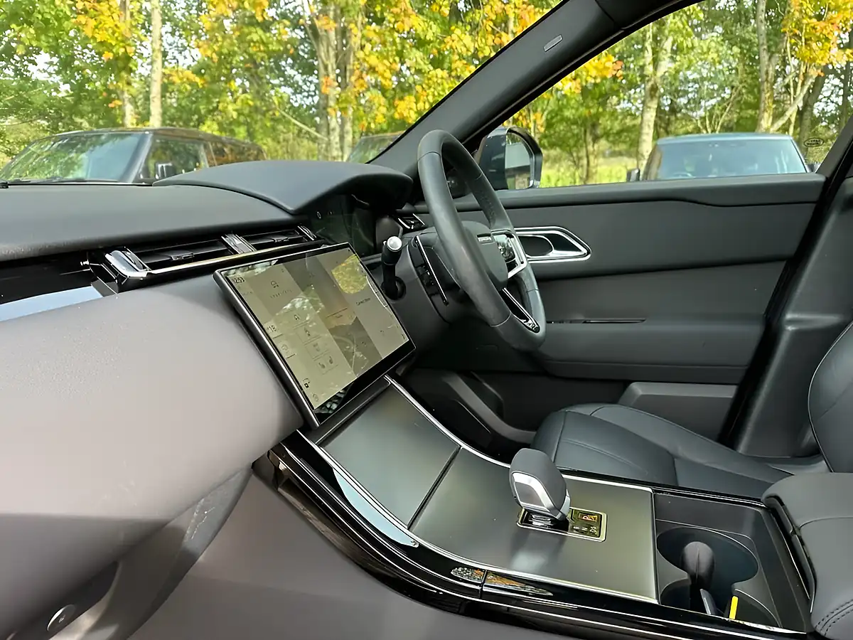 Used 2024 Land Rover Range Rover Velar Dynamic Se Santorini Black - Interior and Exterior details 4